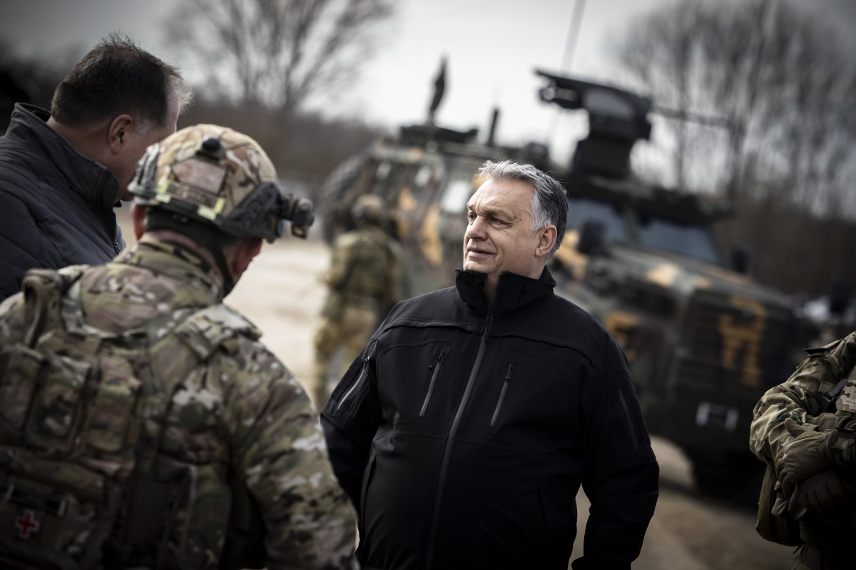 Orbán a határon
