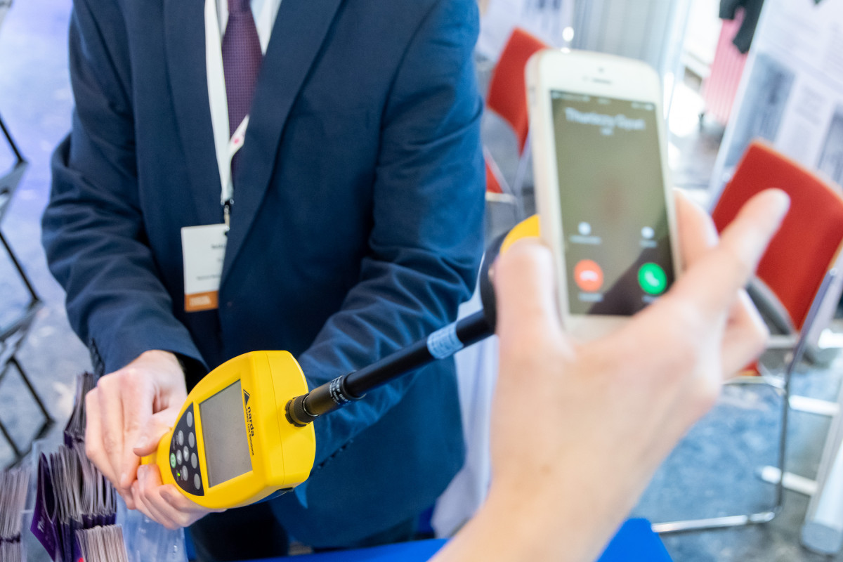 Elektromágneses sugárzásmérés demonstrációja az IRPA konferenciáján-foto_NMHH