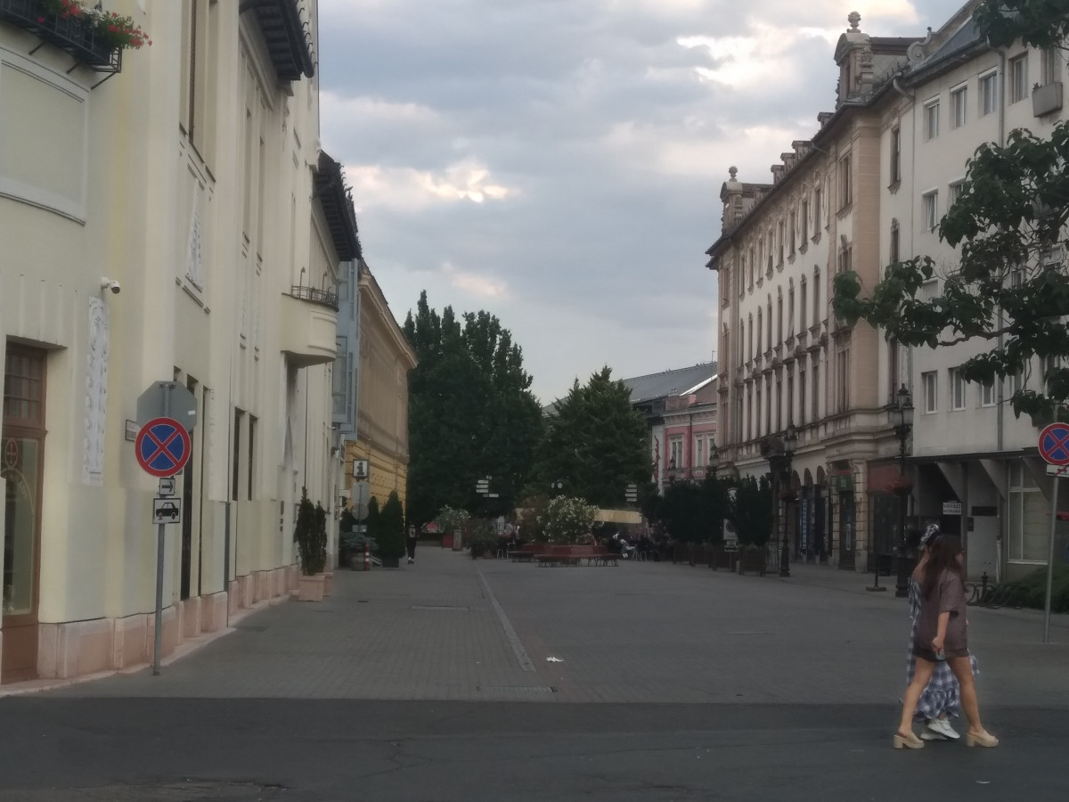 Nyíregyháza főposta melletti tér