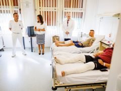 Novák Katalin koszovói sérültek látogatása