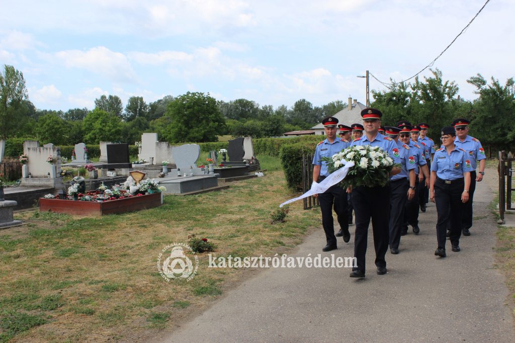 Az egykori tűzoltó dandártábornokra emlékeztek a cégénydányádi temetőben