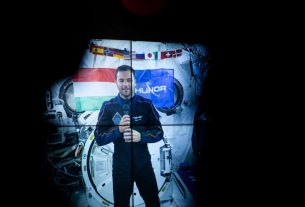 Kapu Tibor. Kísérletek. Világűr. Fotó: Orbán Viktor FB