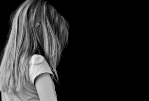 Vádat emelt a hat gyermekét éheztető és bántalmazó szülők ellen a szabolcsi főügyészség