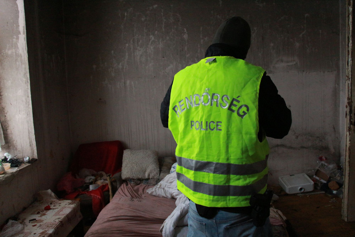 A kihűléstől mentettek meg két fiatalt a rendőrök Nyíregyházán