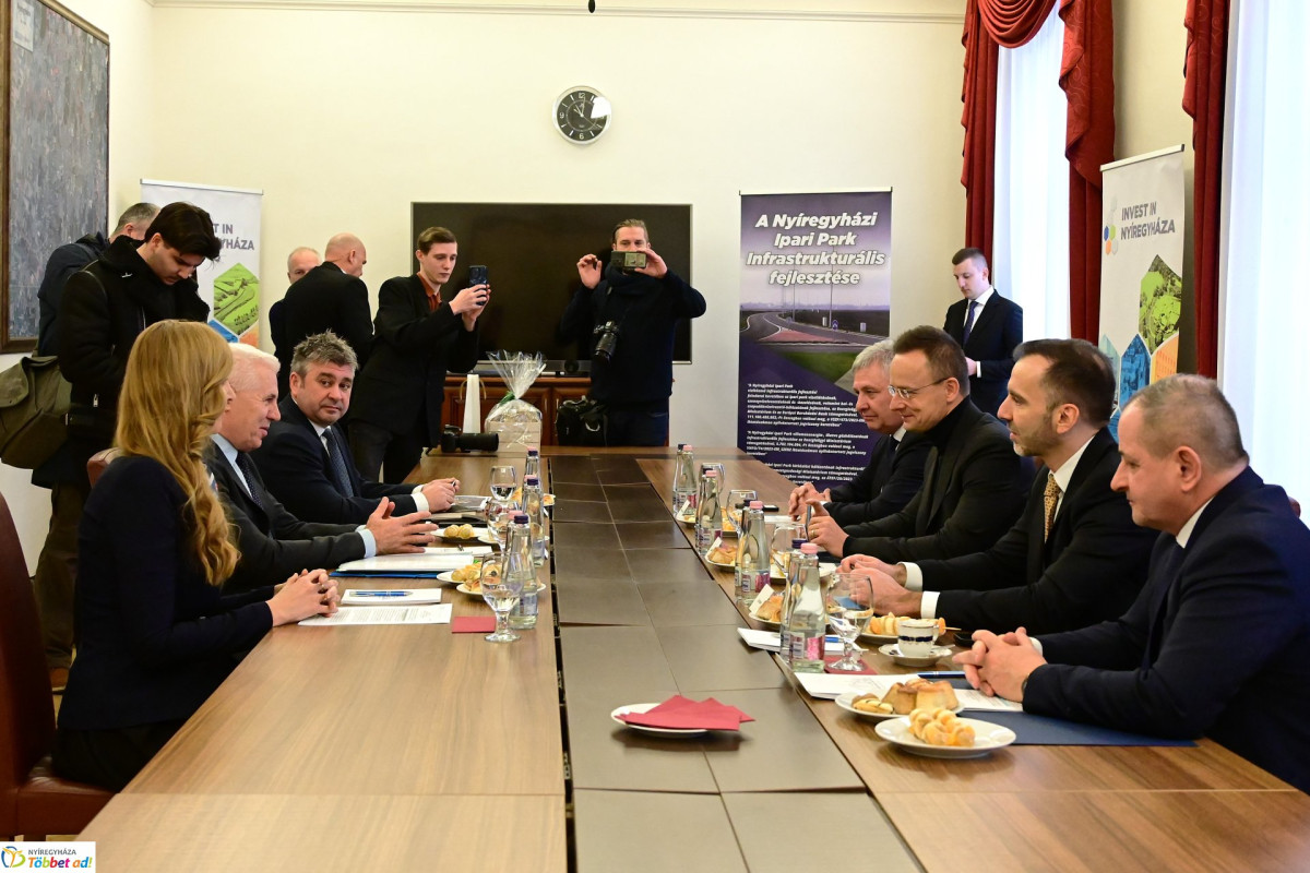 Nyíregyházán beszélt a térség gazdasági fejlődéséről Szijjártó Péter