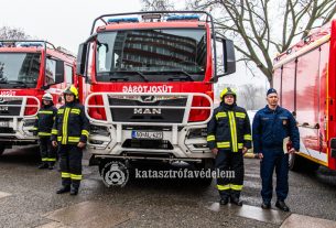 Új komplex tűzoltó gépjárműfecskendőt kaptak a kisvárdai tűzoltók