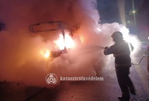 Kigyulladt egy autóbusz Nyírteleken