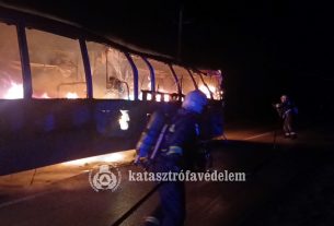 Kigyulladt egy busz Kemecse és Nyírbogdány között