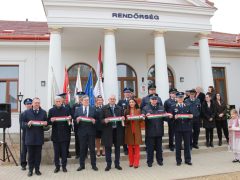 Szalagvágással adták át a Balkányi Rendőrőrs felújított épületét