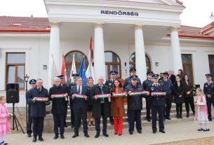 Szalagvágással adták át a Balkányi Rendőrőrs felújított épületét