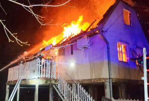 Kigyulladt egy dombrádi nyaraló