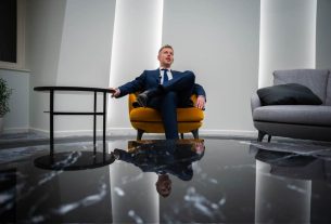 Magyar Péter Rogán Antal irodájában